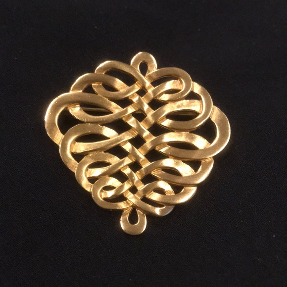 Jewelry - Celtic knot pin from MMA